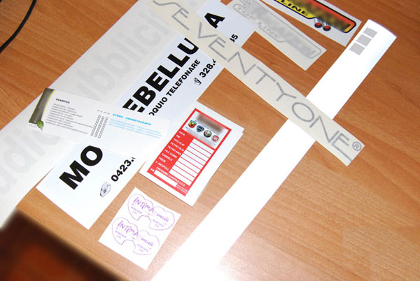 Adesivi pubblicitari, Stickers